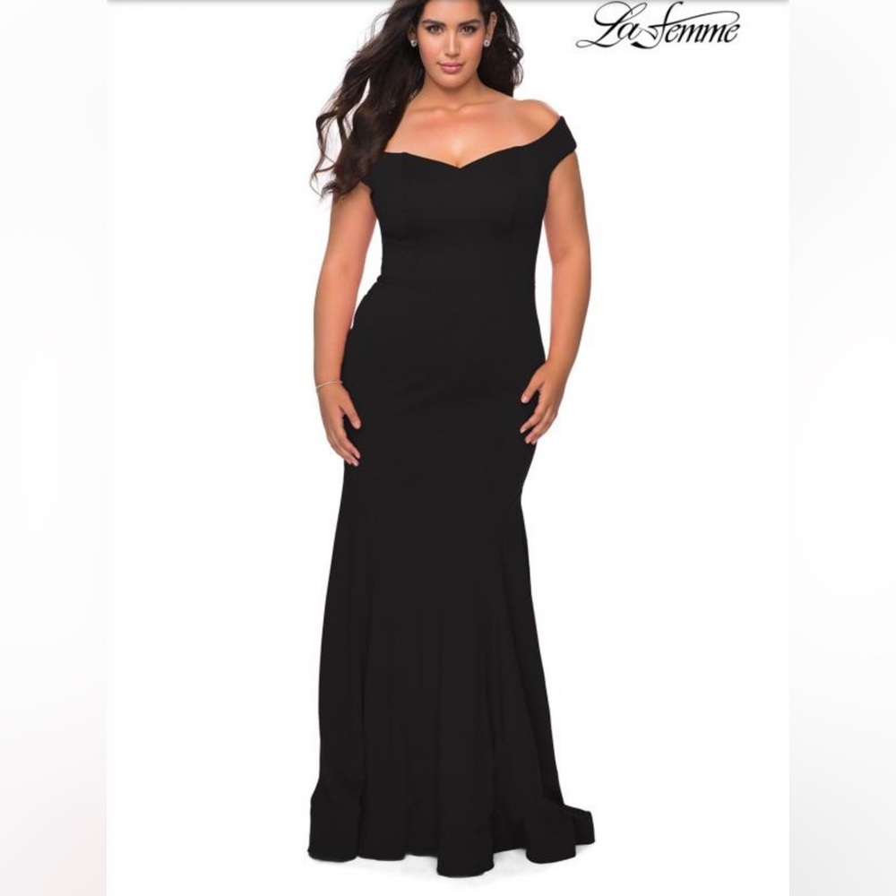 La Femme Curve Off Shoulder Jersey Trumpet Gown in Black SZ 18 NWT Style 28963